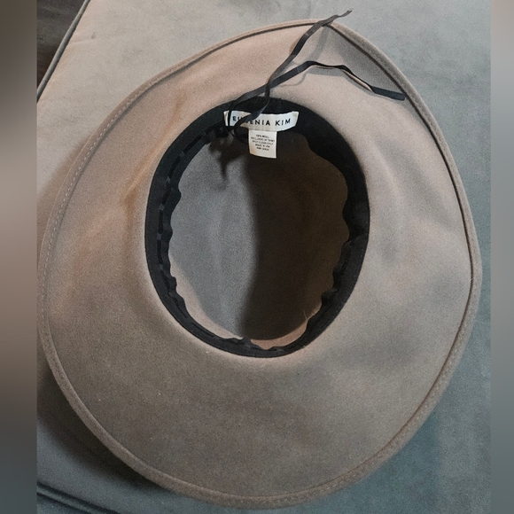 Eugenia Kim Taupe Emmanuelle Fedora - Picture 6 of 7